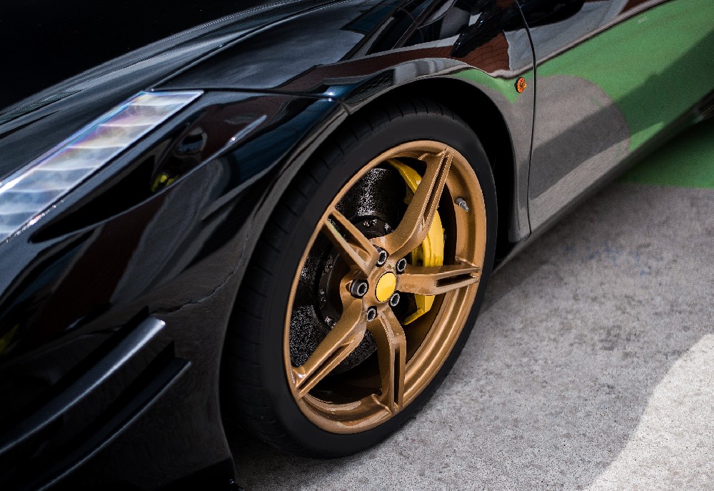 Comparison Between Automotive Paint and Fluorocarbon Paint